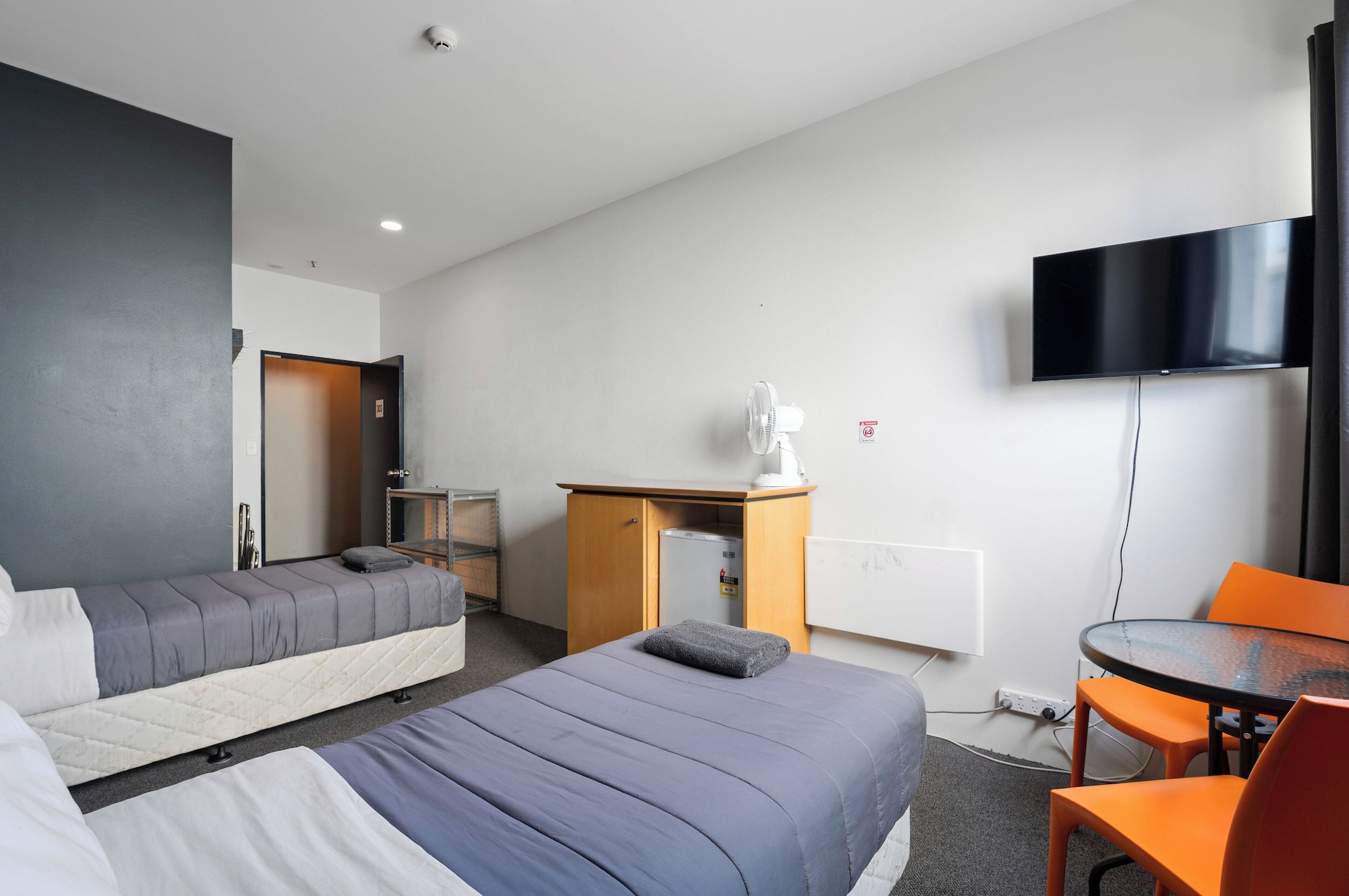 PRIVATE, TWIN BEDS