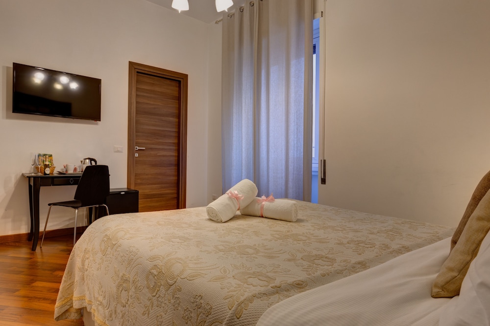 Little Rhome Suites 18/49