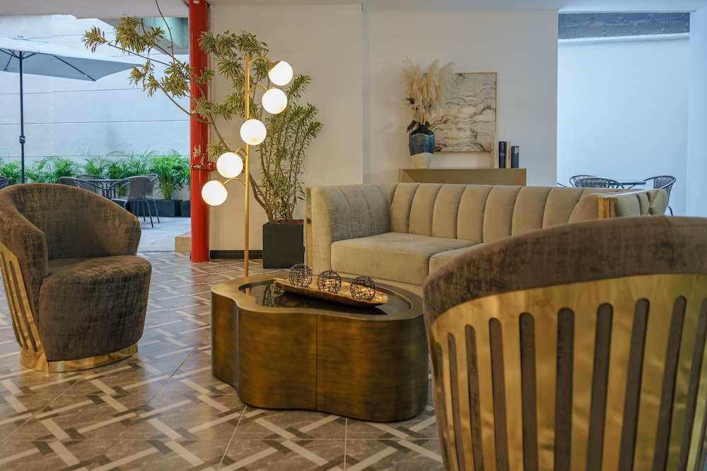 First Class Hotel 43/58