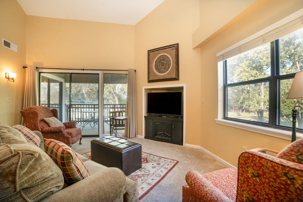 Pointe Royale Condominium Resort & Golf Course 51/81
