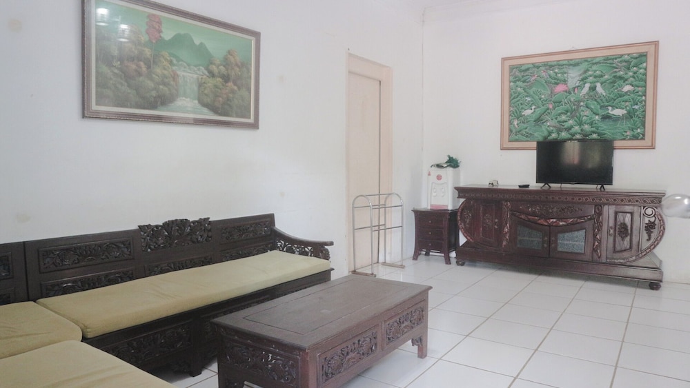 Aries Biru Hotel and Villa 8/49