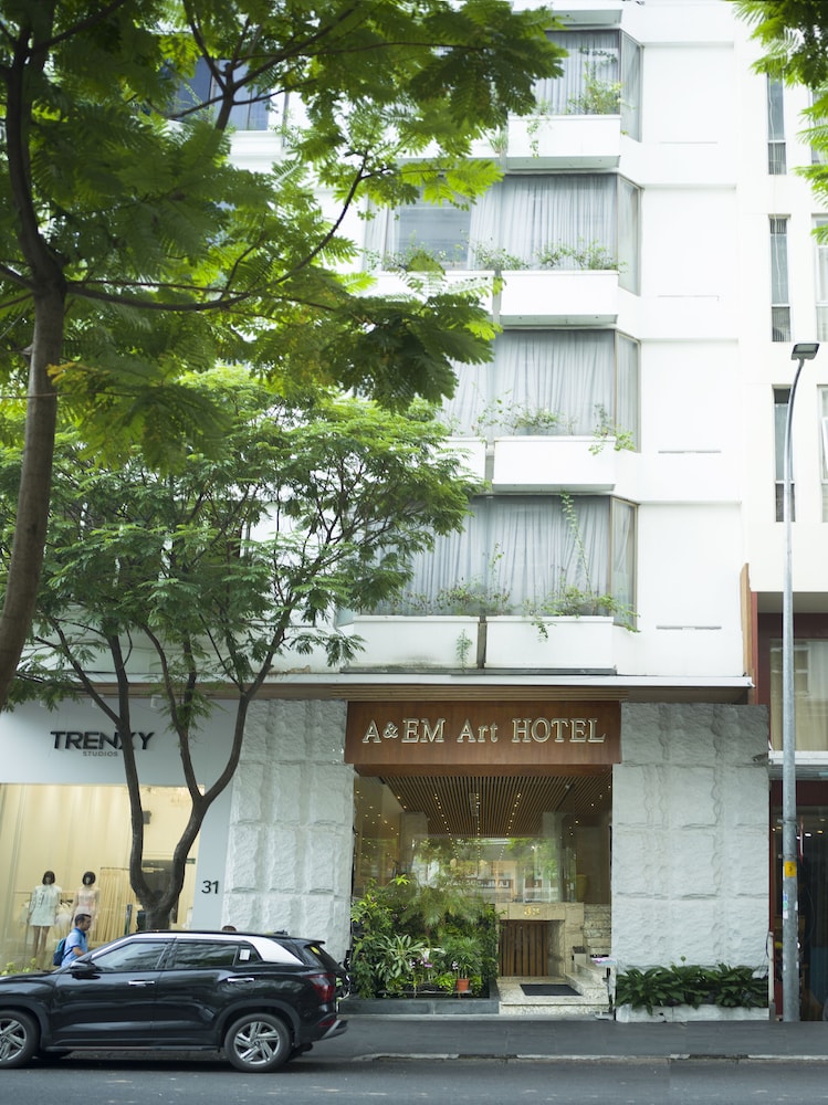 A&Em Art Hotel 61/66