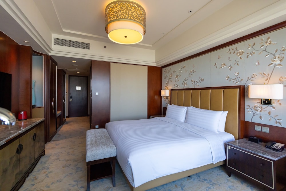 Shangri-La Shenyang 10/50