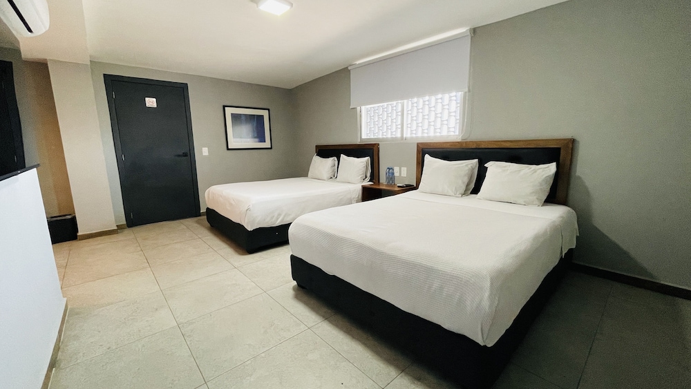 ROOM, QUADRUPLE