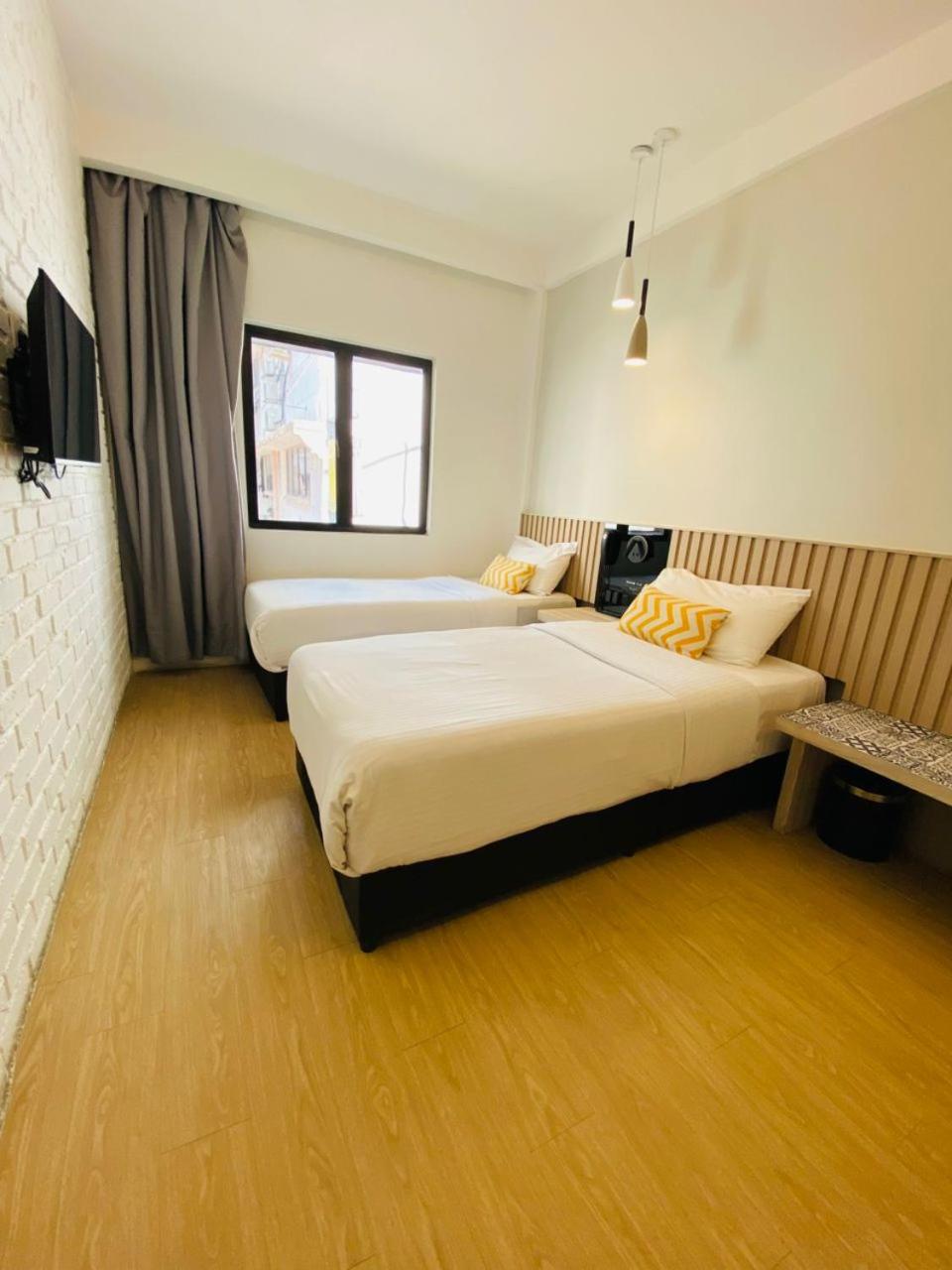 Superior, Twin Beds, No Window