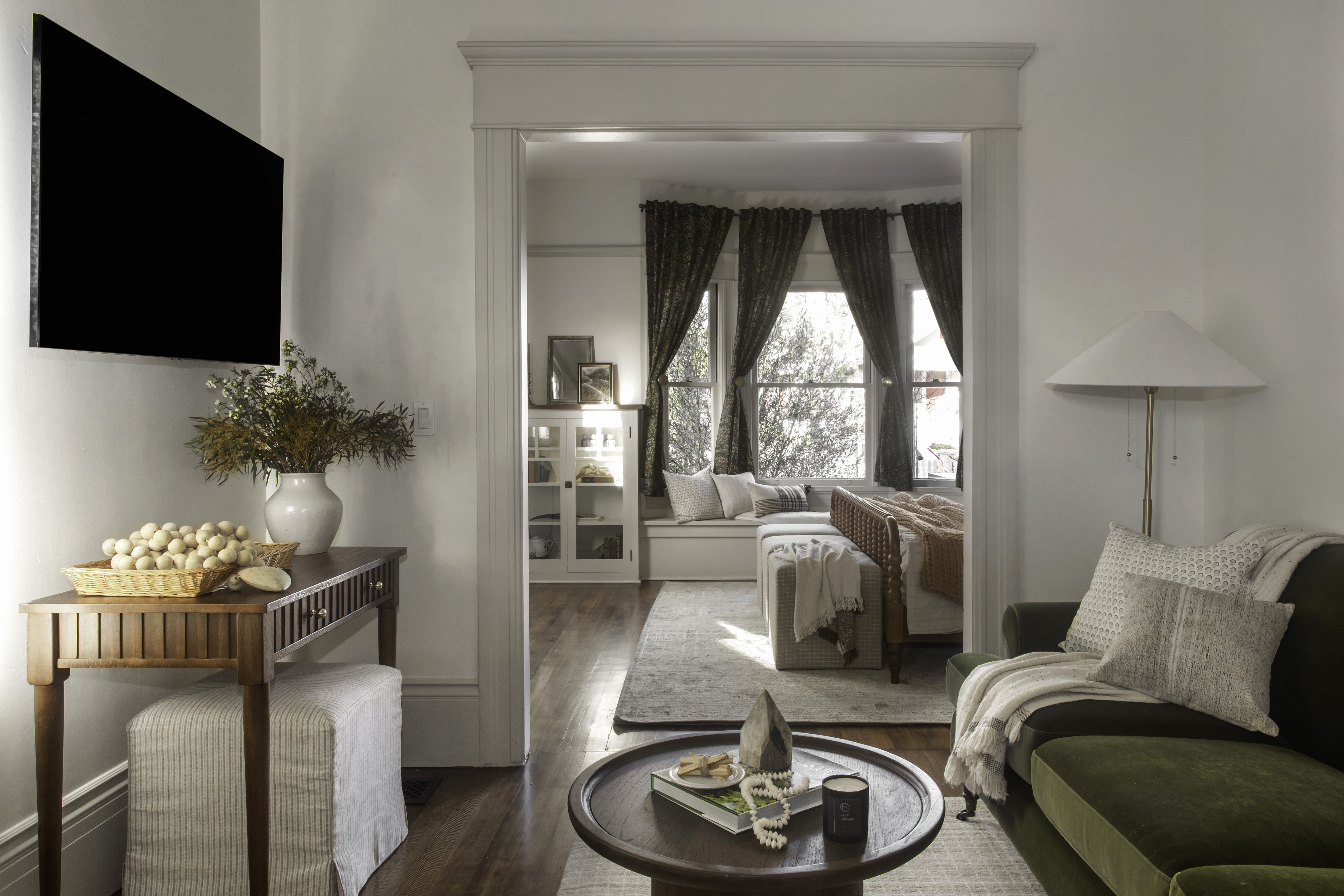 A White Jasmine Inn 22/37