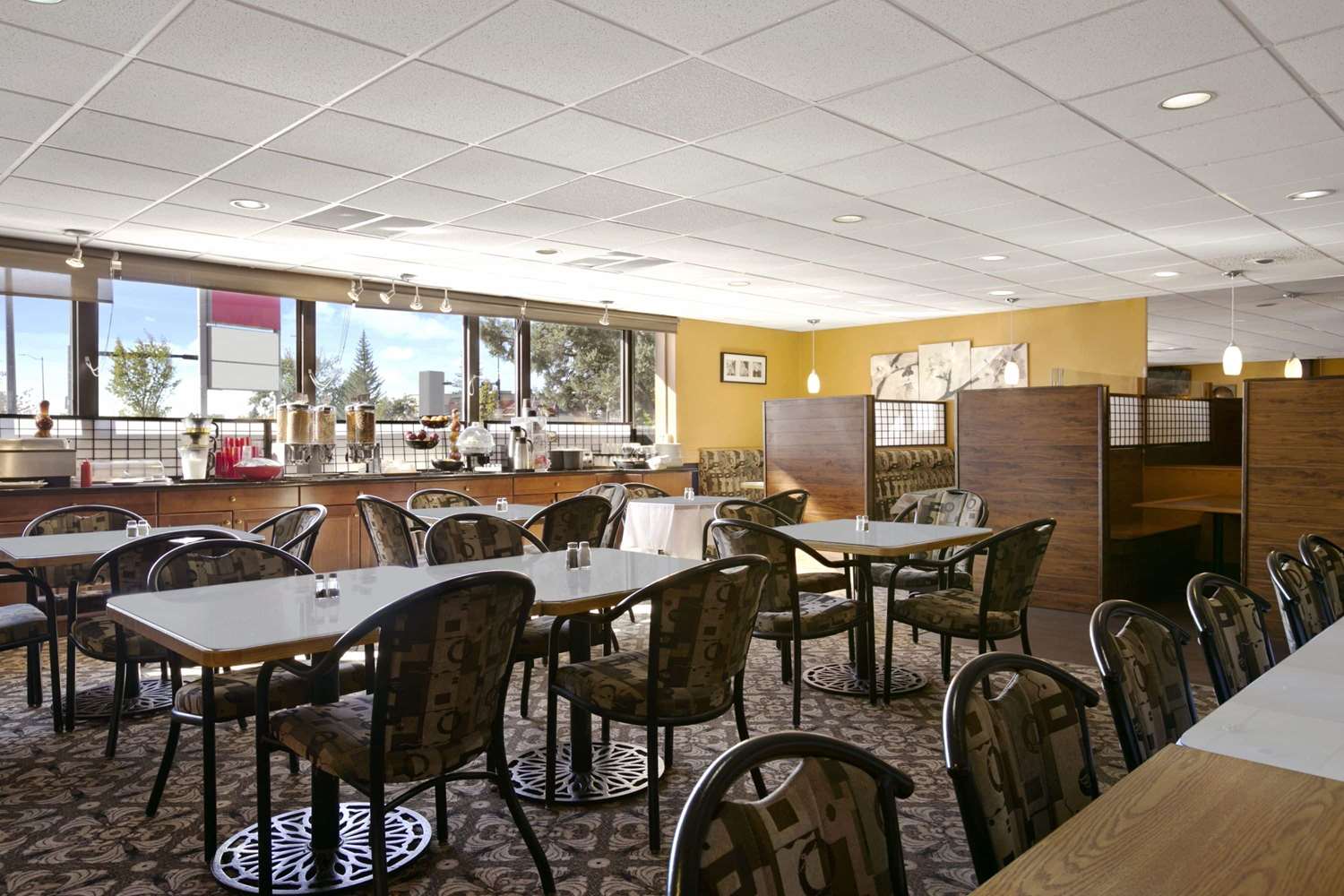 Ramada By Wyndham Lethbridge 12/19