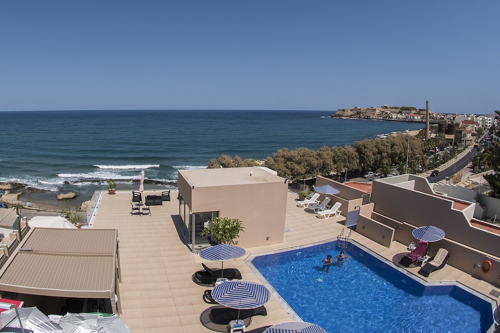 Archipelagos Hotel 40/46