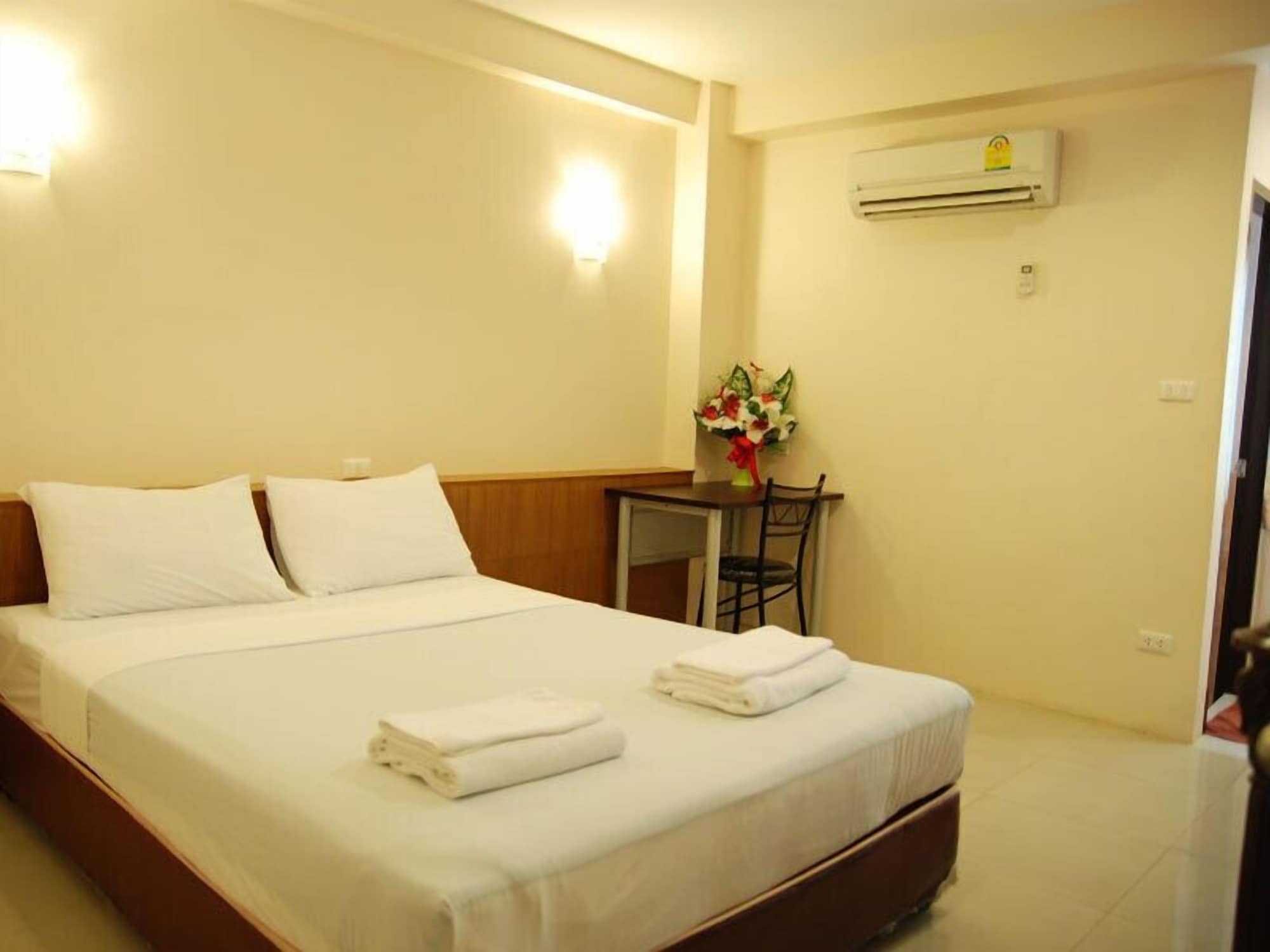 DELUXE, DOUBLE BED