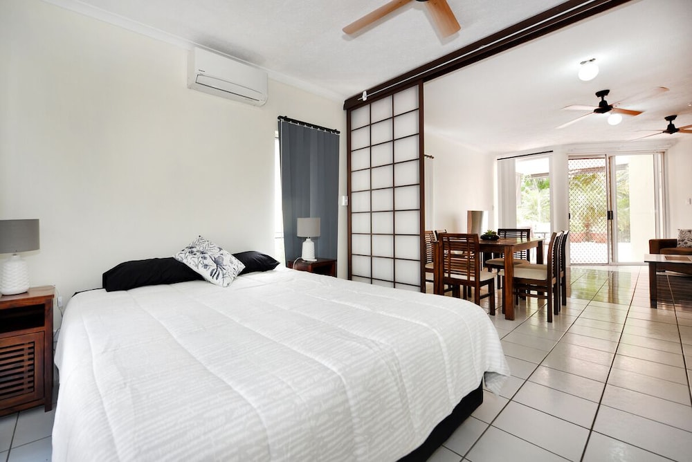 1 BEDROOM, KING BED, GARDEN VIEW, SOFA