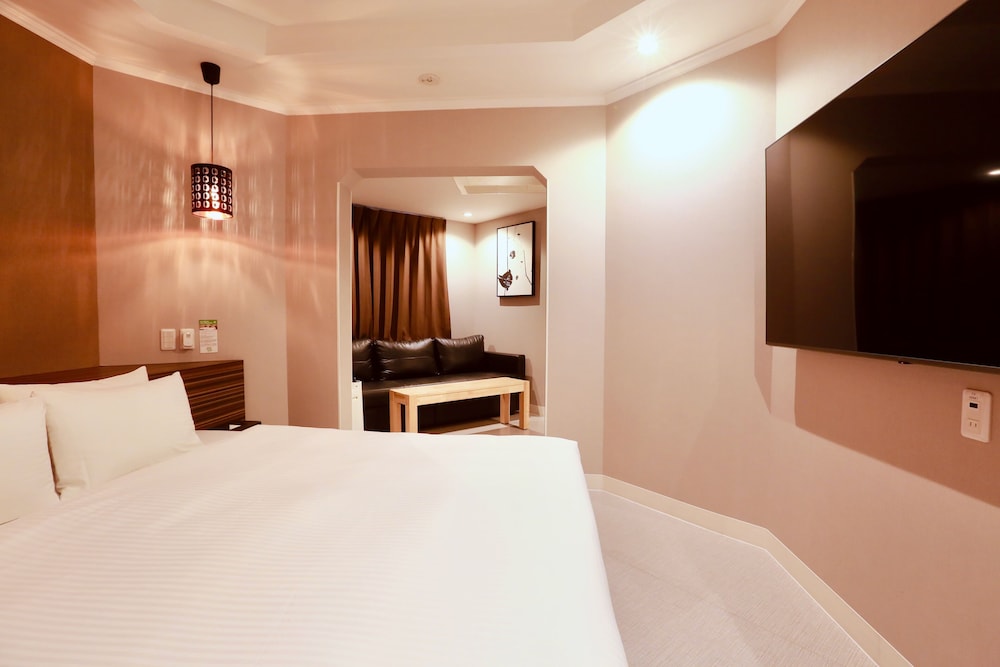 SUPERIOR, KING BED, MAIN BUILDING