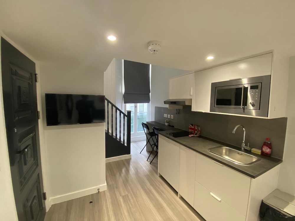 HYDE PARK SUITES 38/55