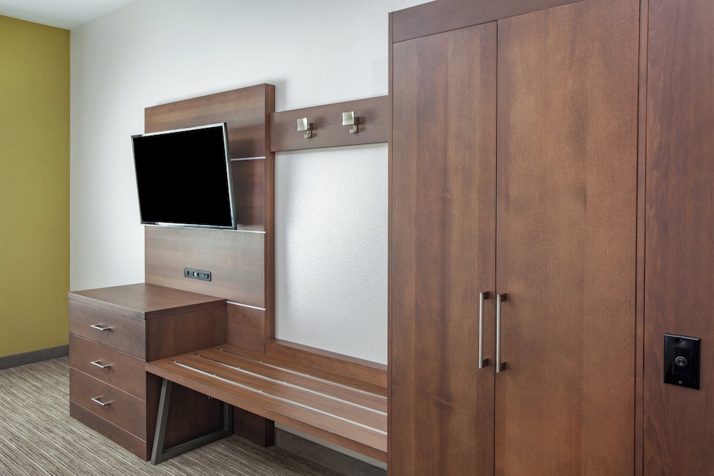 Holiday Inn Express Hotel Suites Texarkana 14/75