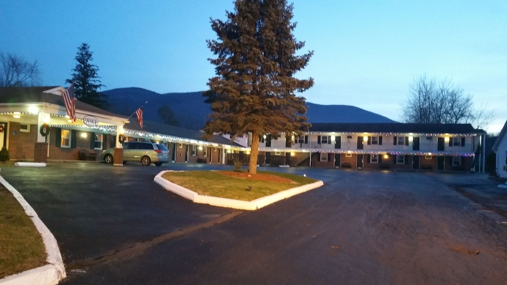 Howard Johnson By Wyndham Williamstown 6/24