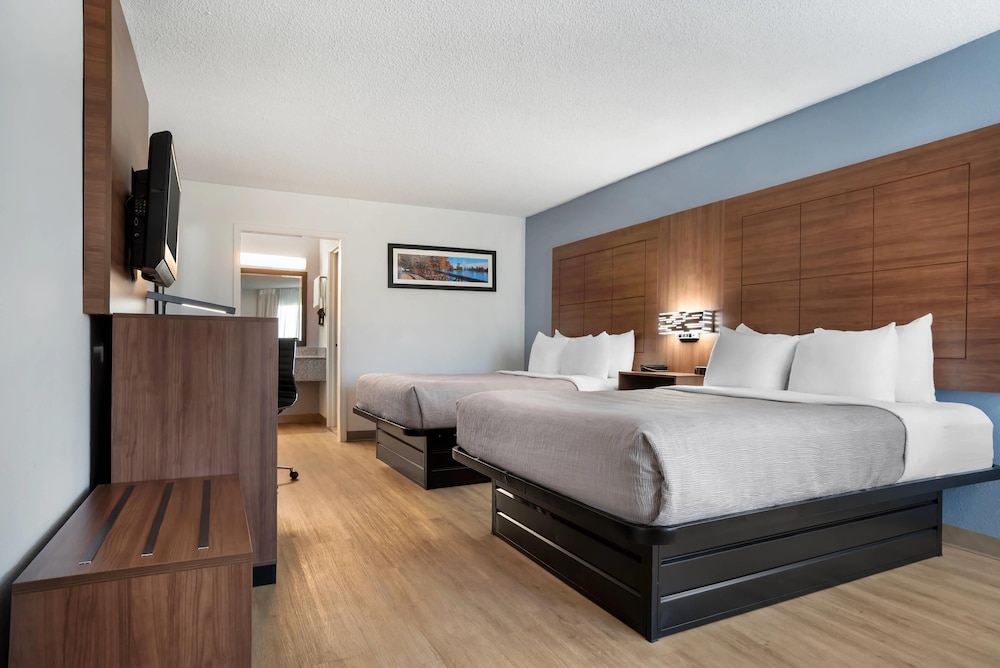 Quality Inn & Suites near Lake Eufaula 7/41