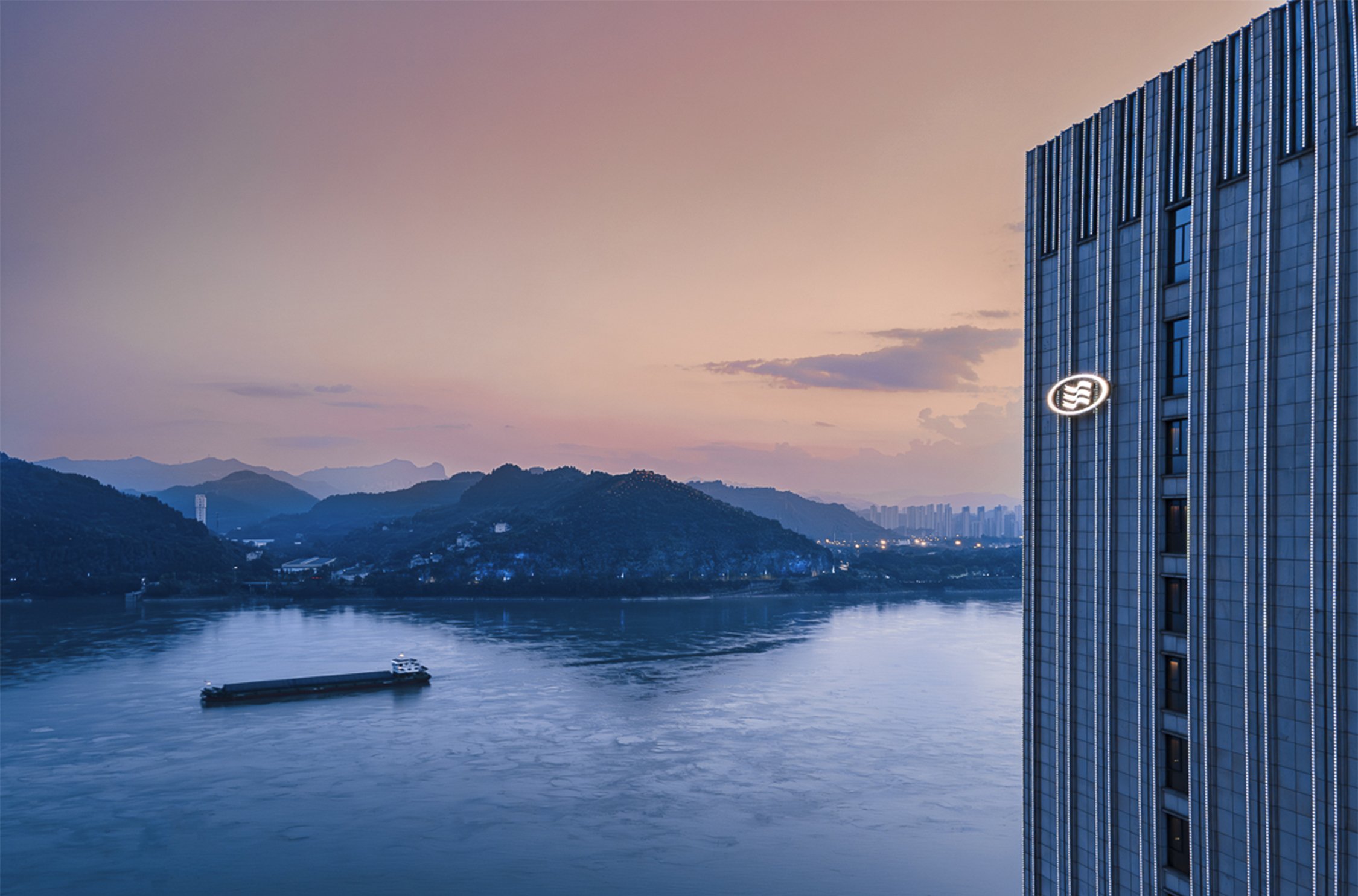 CROWNE PLAZA YICHANG 48/50
