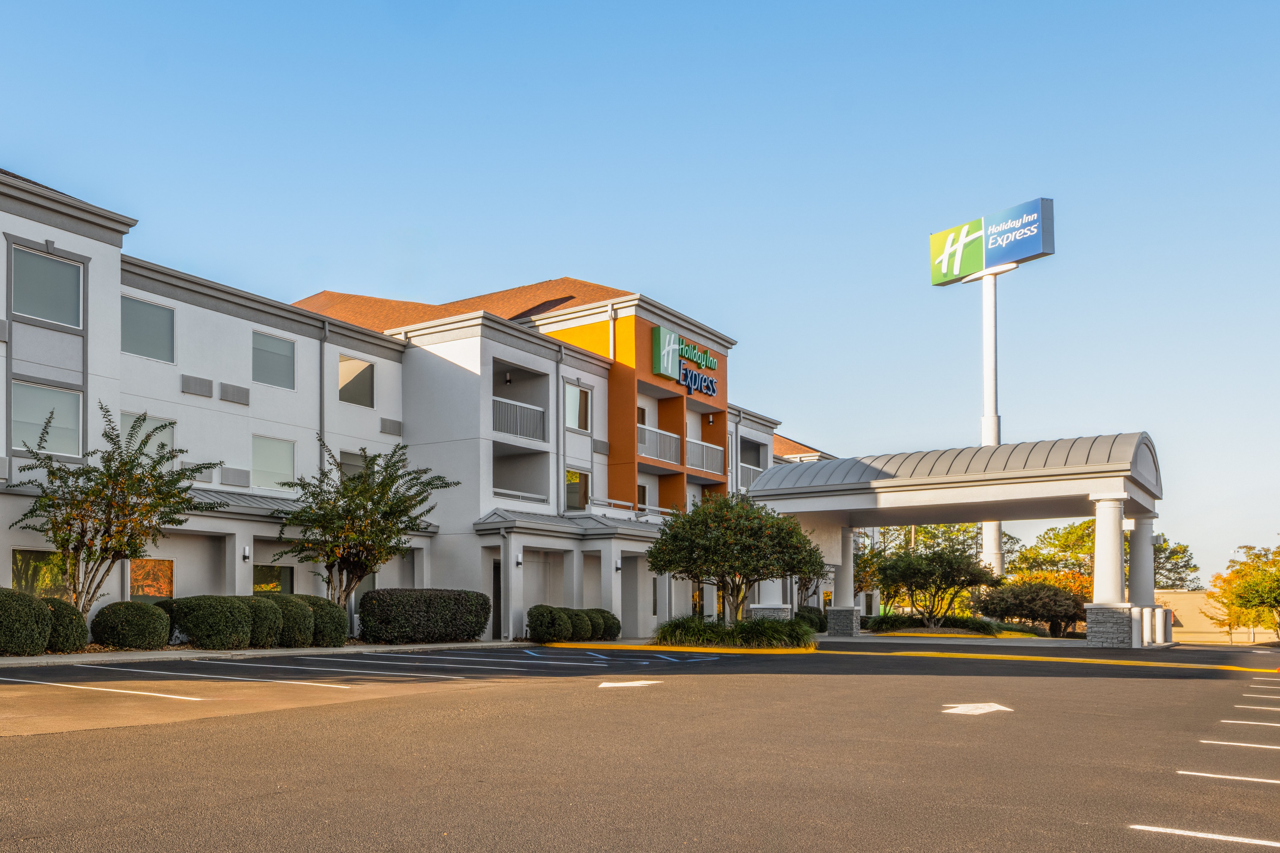 Holiday Inn Express Tifton 54/56