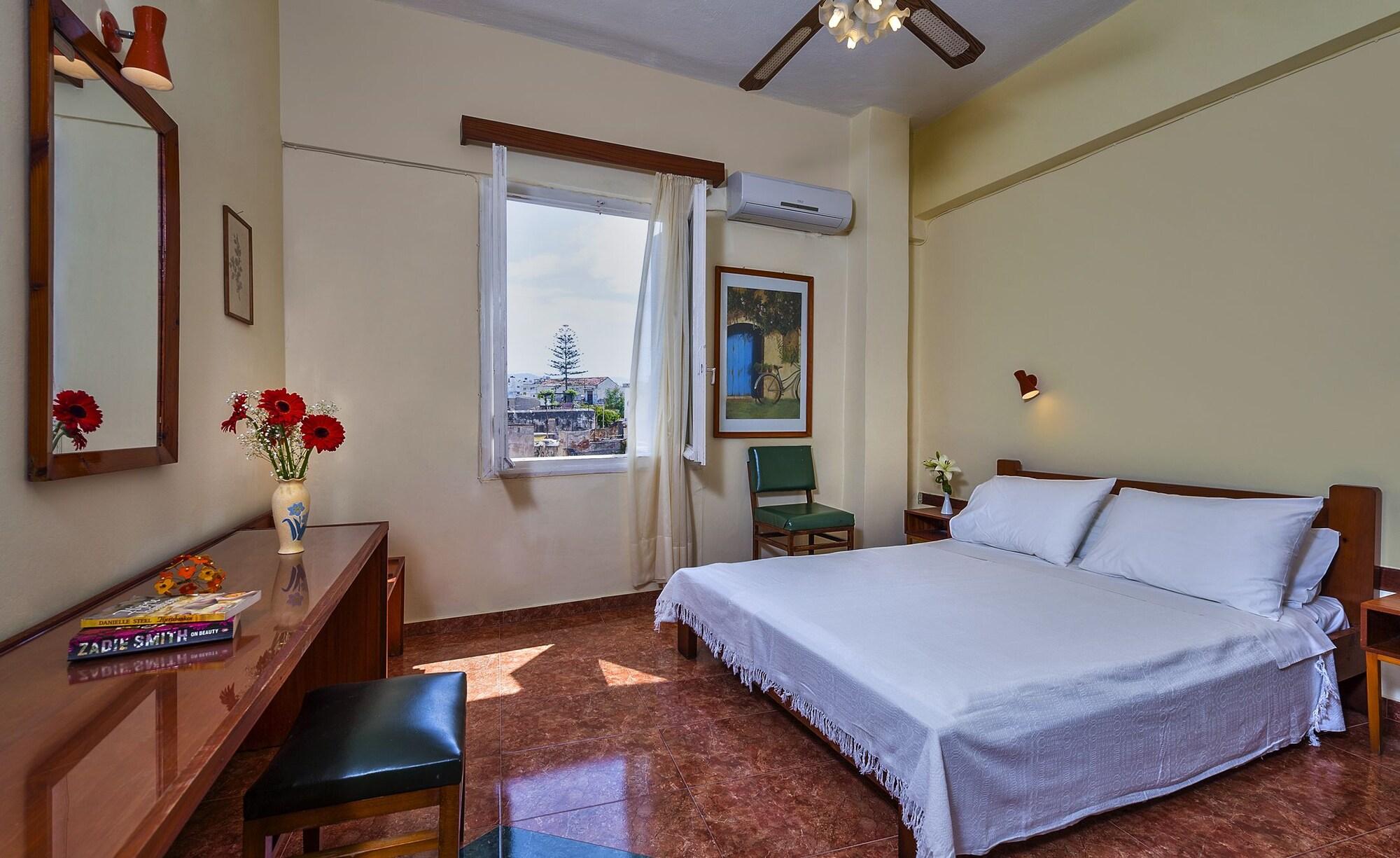 Lucia Hotel 8/47