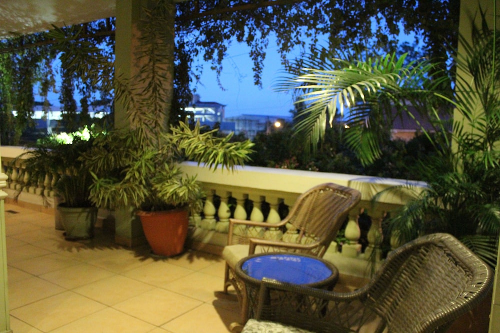 Boutique Hotel La Cordillera 34/37