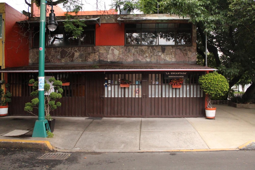 Hostal La Encantada 1/28