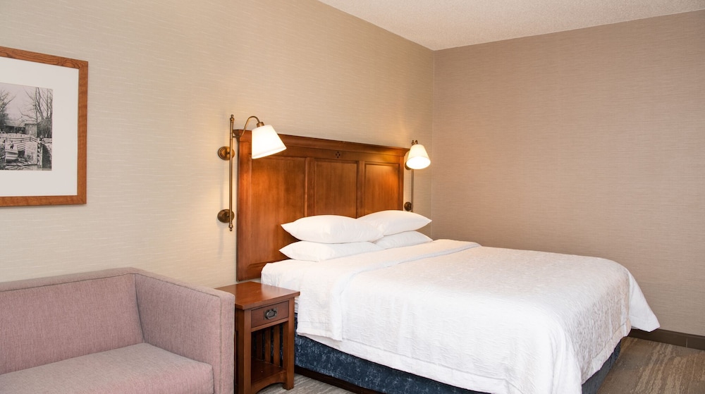 Hampton Inn and Suites Rochester/Victor 9/60
