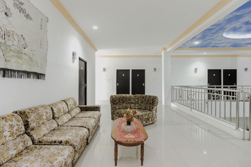 Reddoorz Near Sam Ratulangi Airport 17/23
