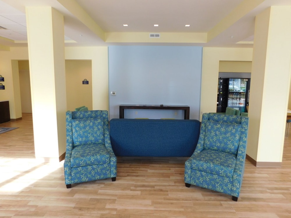Days Inn & Suites by Wyndham Kearney 50/61