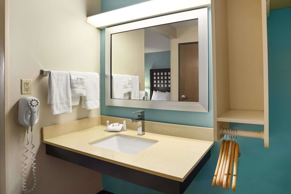 Days Inn by Wyndham Fort Smith 21/29