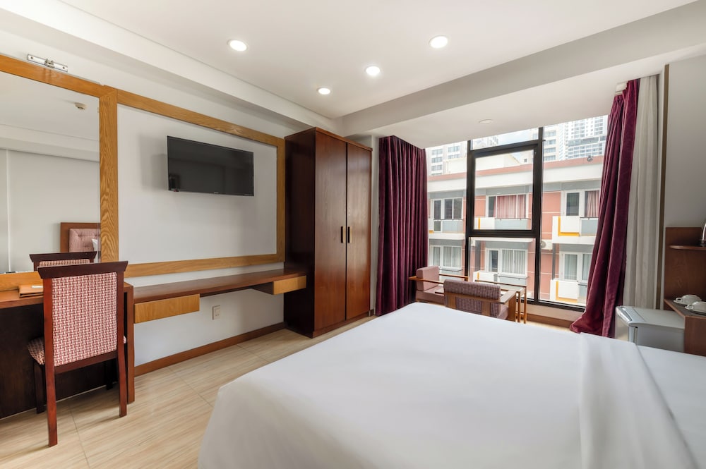 PREMIER, DOUBLE OR TWIN BED, OCEAN VIEW