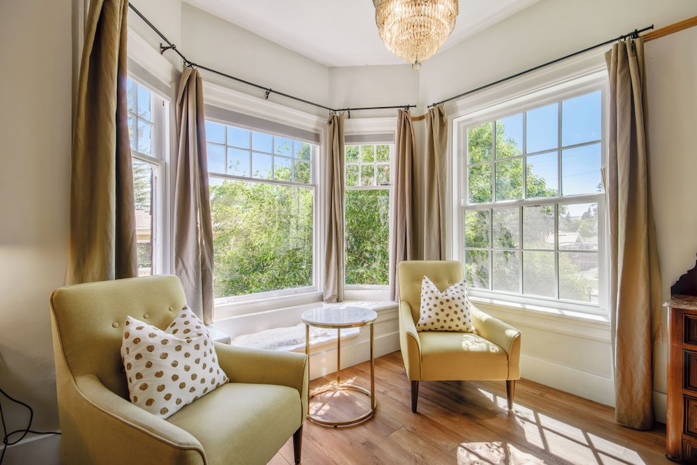 Cedar Gables Inn 44/68