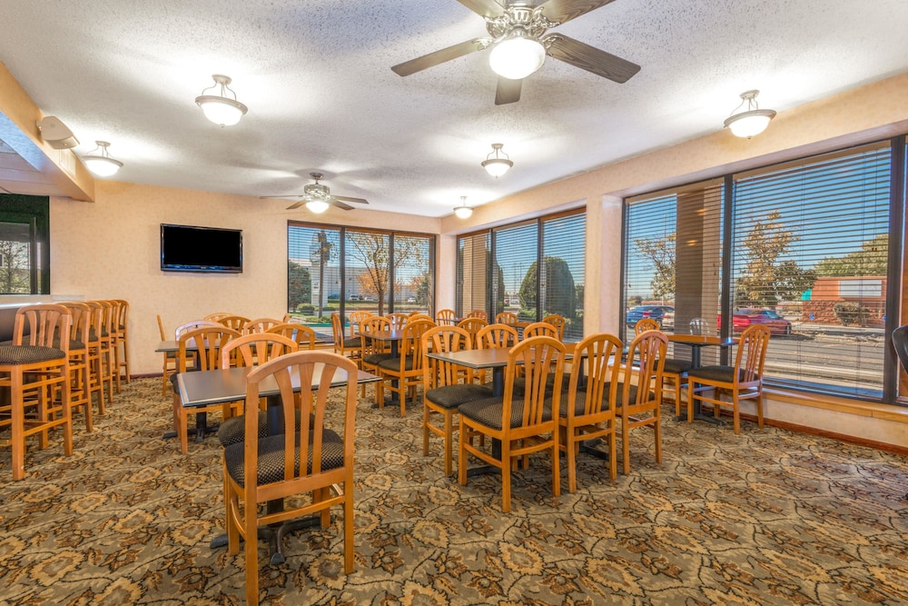 Days Inn & Suites By Wyndham Albuquerque North 22/30