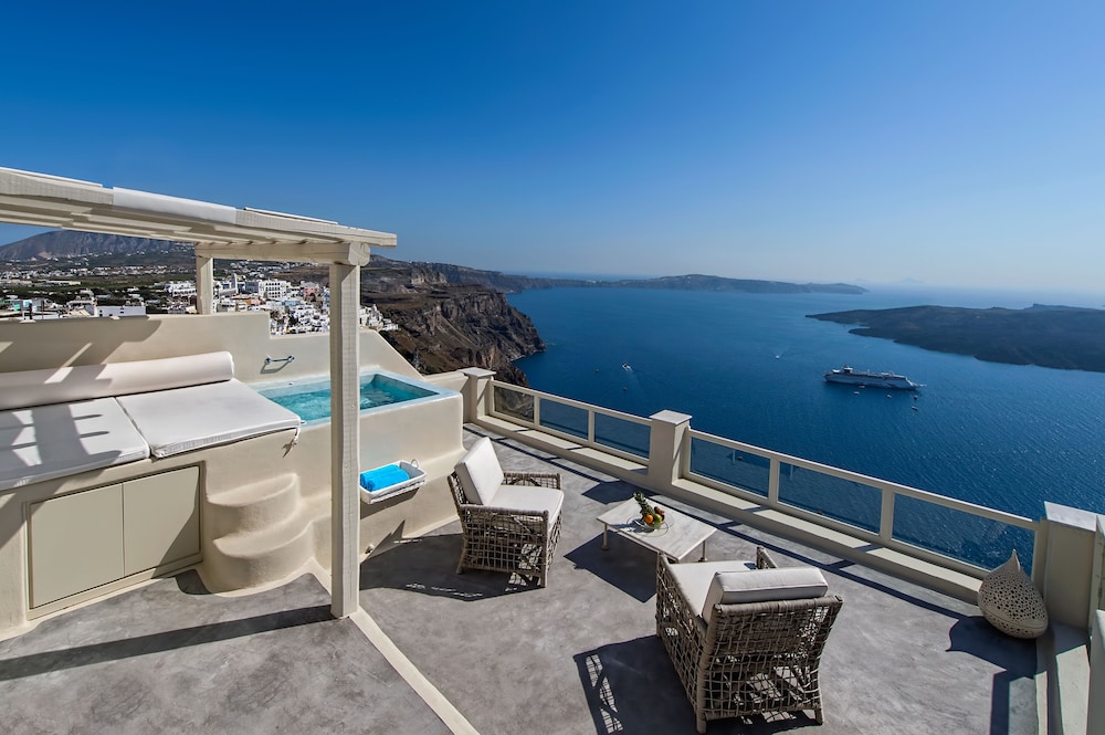 LAVA SUITES and LOUNGE 14/40