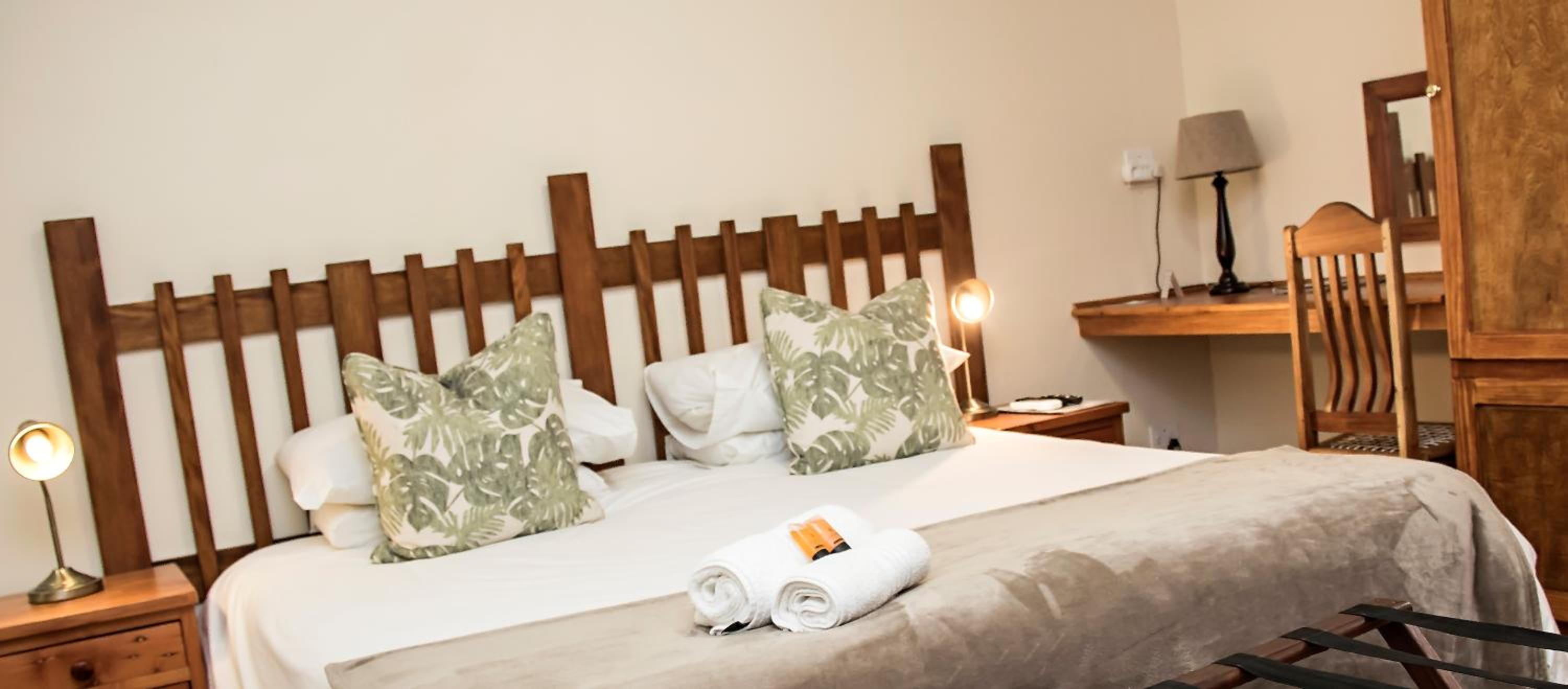 Standard, Queen Bed