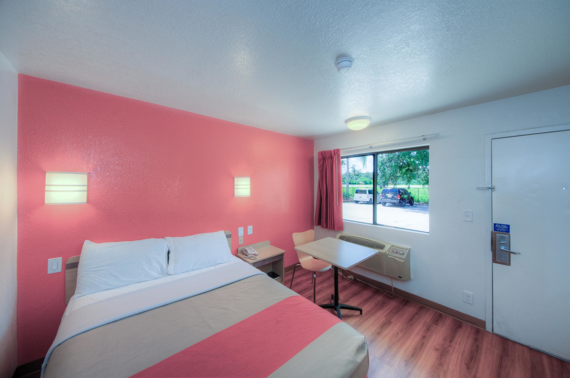 Standard, Queen Bed, Accessible