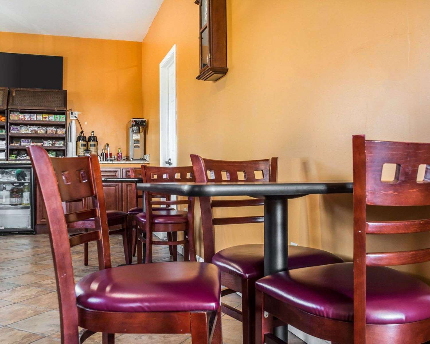 Econo Lodge Inn & Suites North Syracuse Airport 7/13