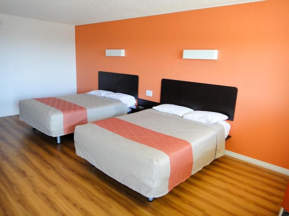 Motel 6 Clinton OK 41/64