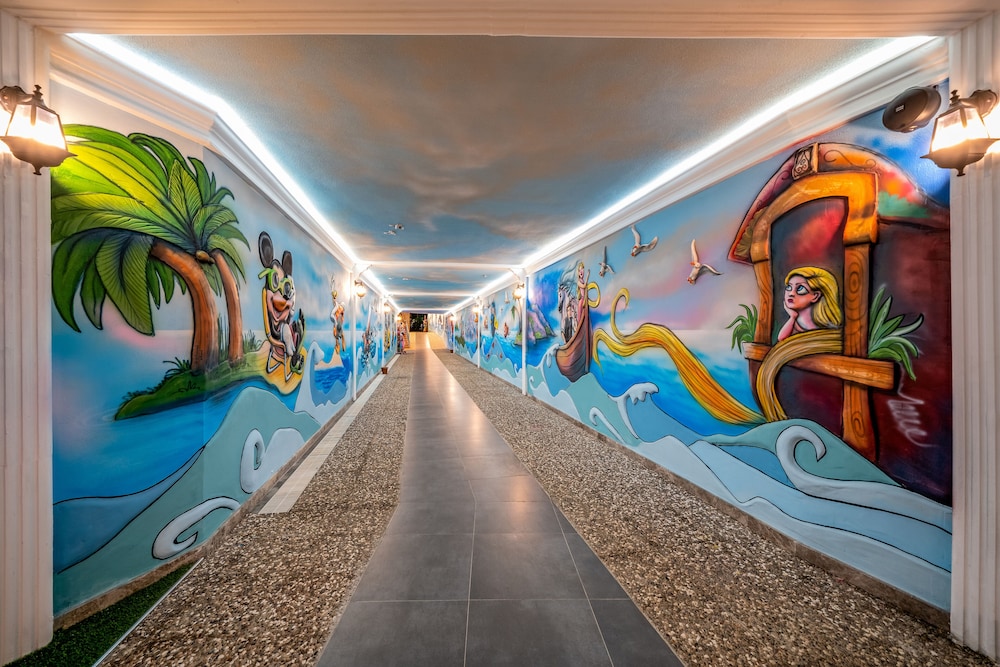 Aria Resort & Spa Hotel 50/60