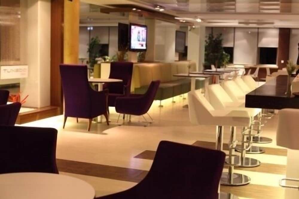 No 19 Boutique Hotel 64/69