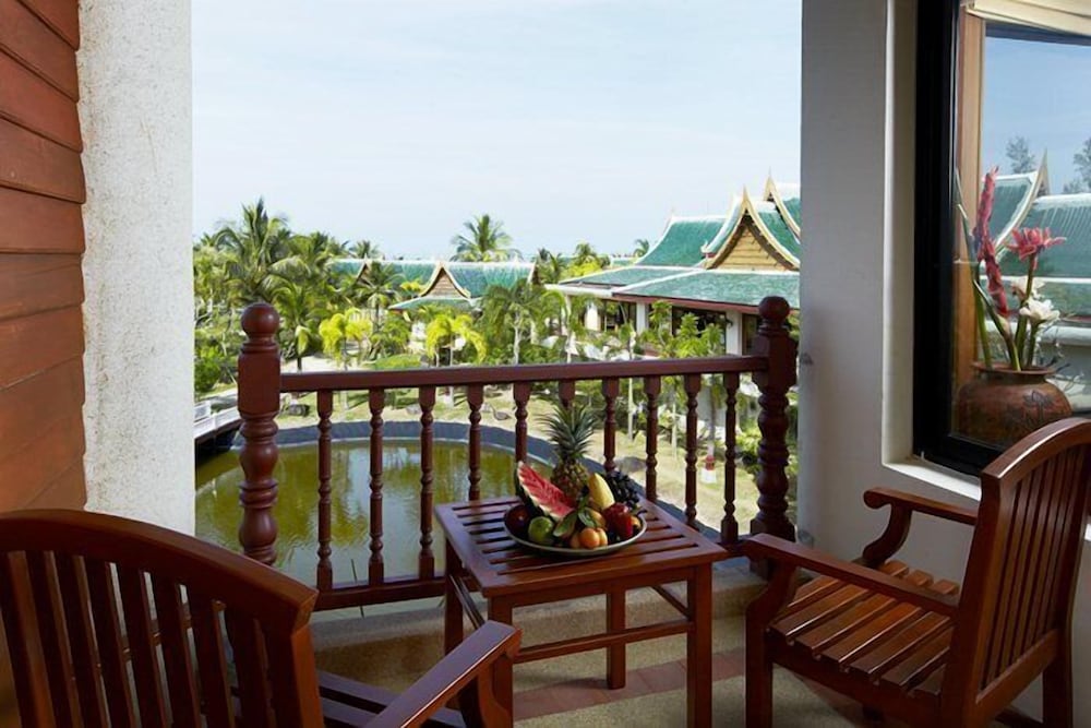 Miracle Island Resort 30/49