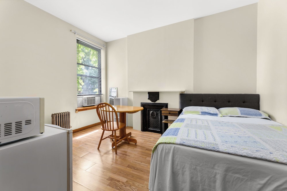 STANDARD, KITCHENETTE