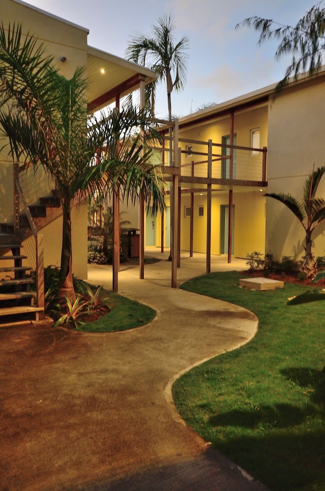 ROYAL ST. KITTS HOTEL 40/50
