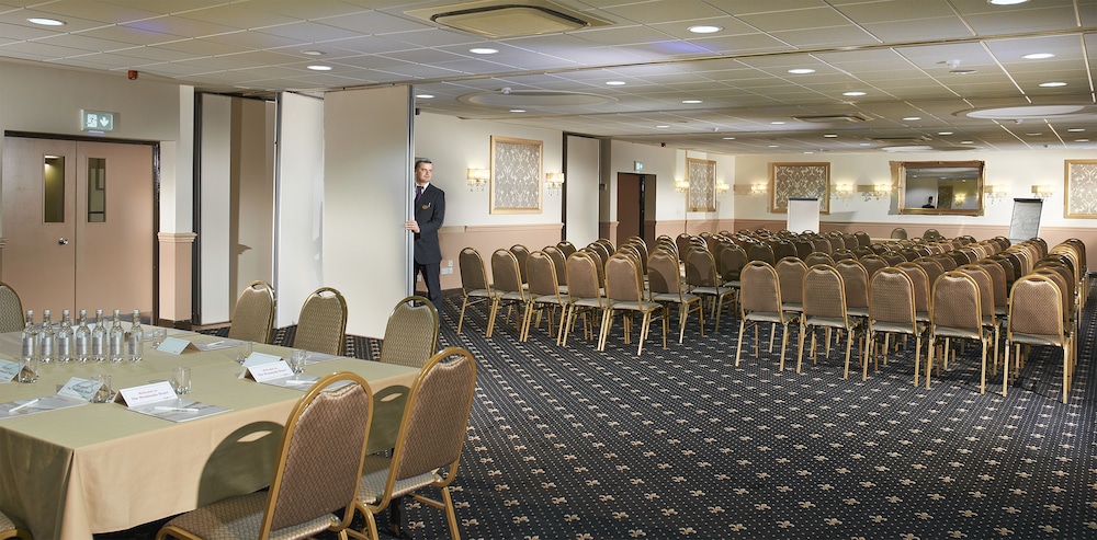 Peninsula Hotel Guernsey 21/37
