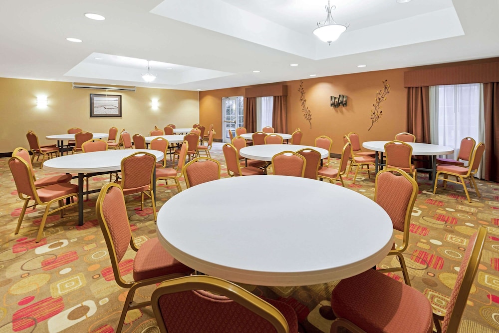 La Quinta Inn & Suites by Wyndham Stillwater-University Area 30/41
