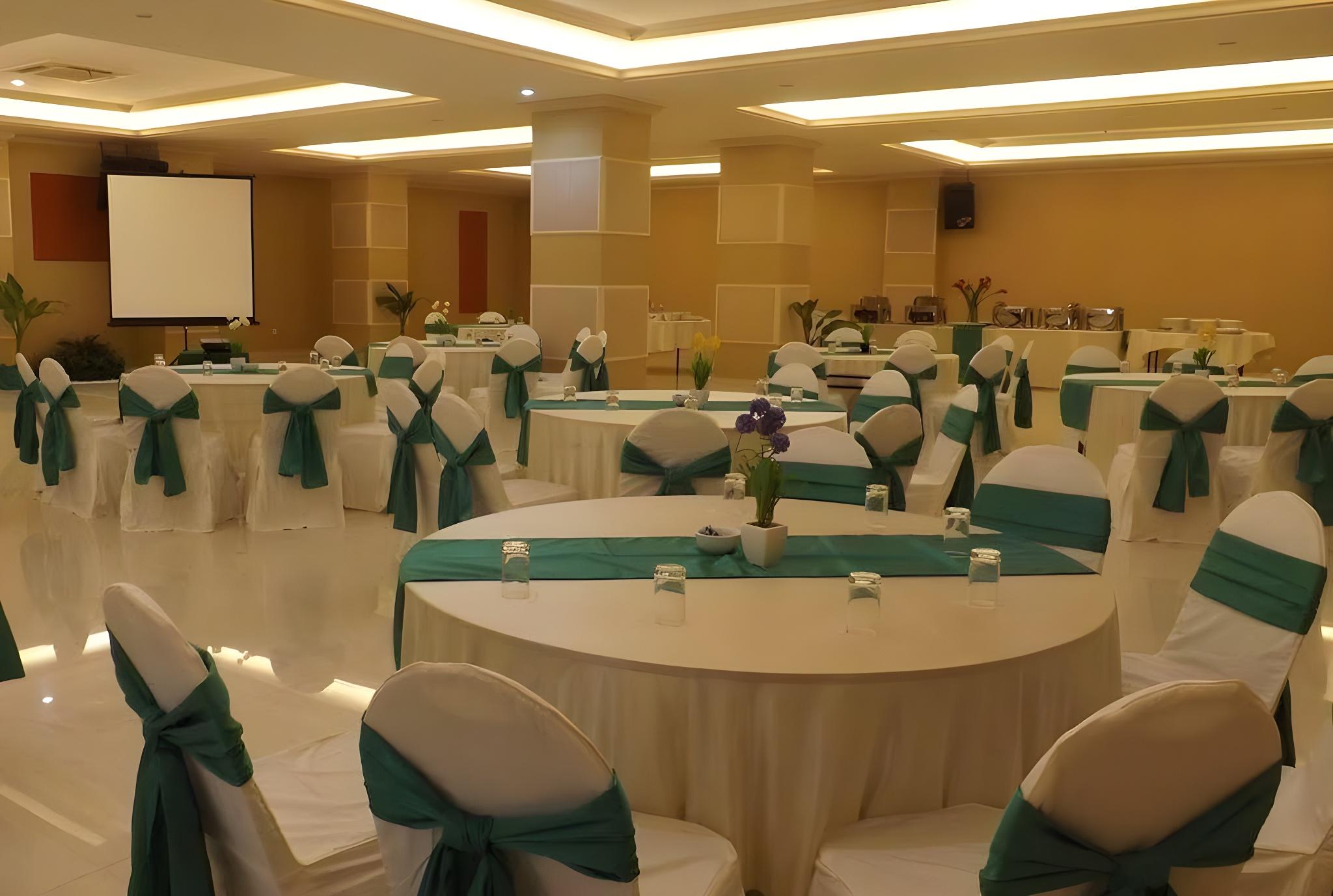HOTEL PURI INDAH & CONVENTION 81/99
