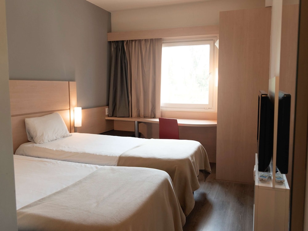 Ibis Pilar 21/63