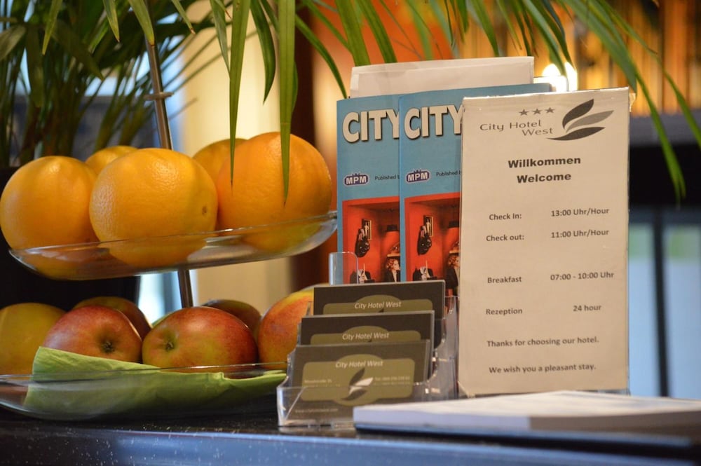 CITY HOTEL WEST 24/39