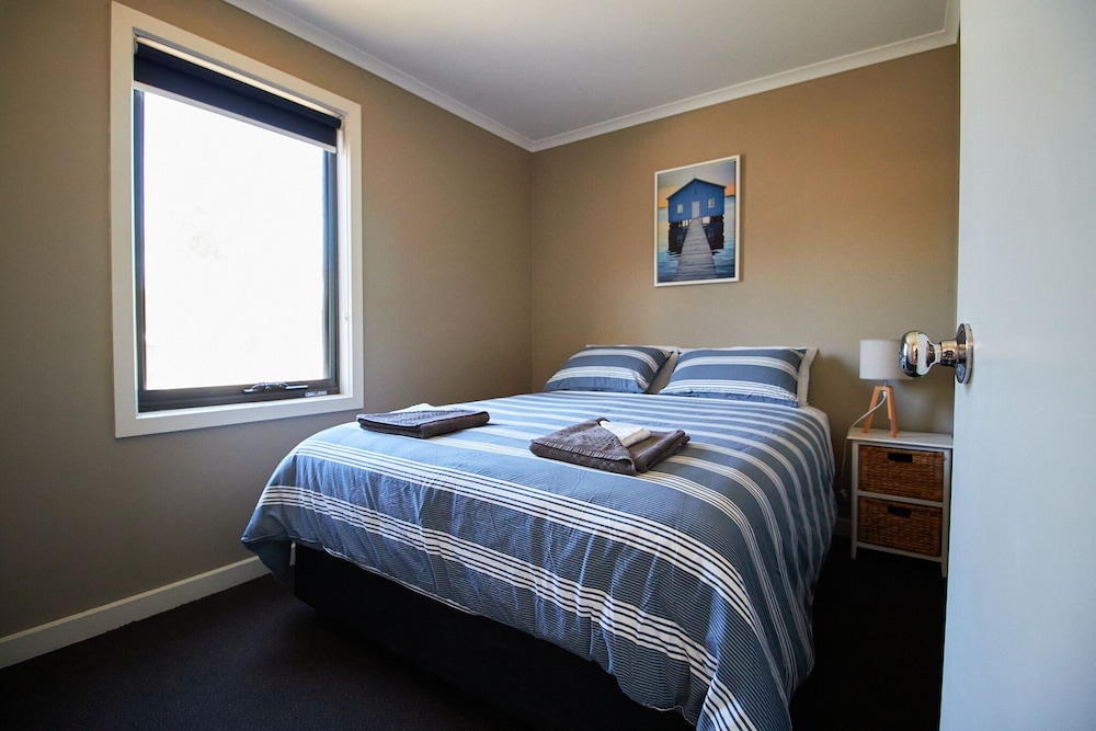 2 Bedrooms, Beach, Family, Chalet, 1 Queen and 1 Single Bed, Bunk Bed