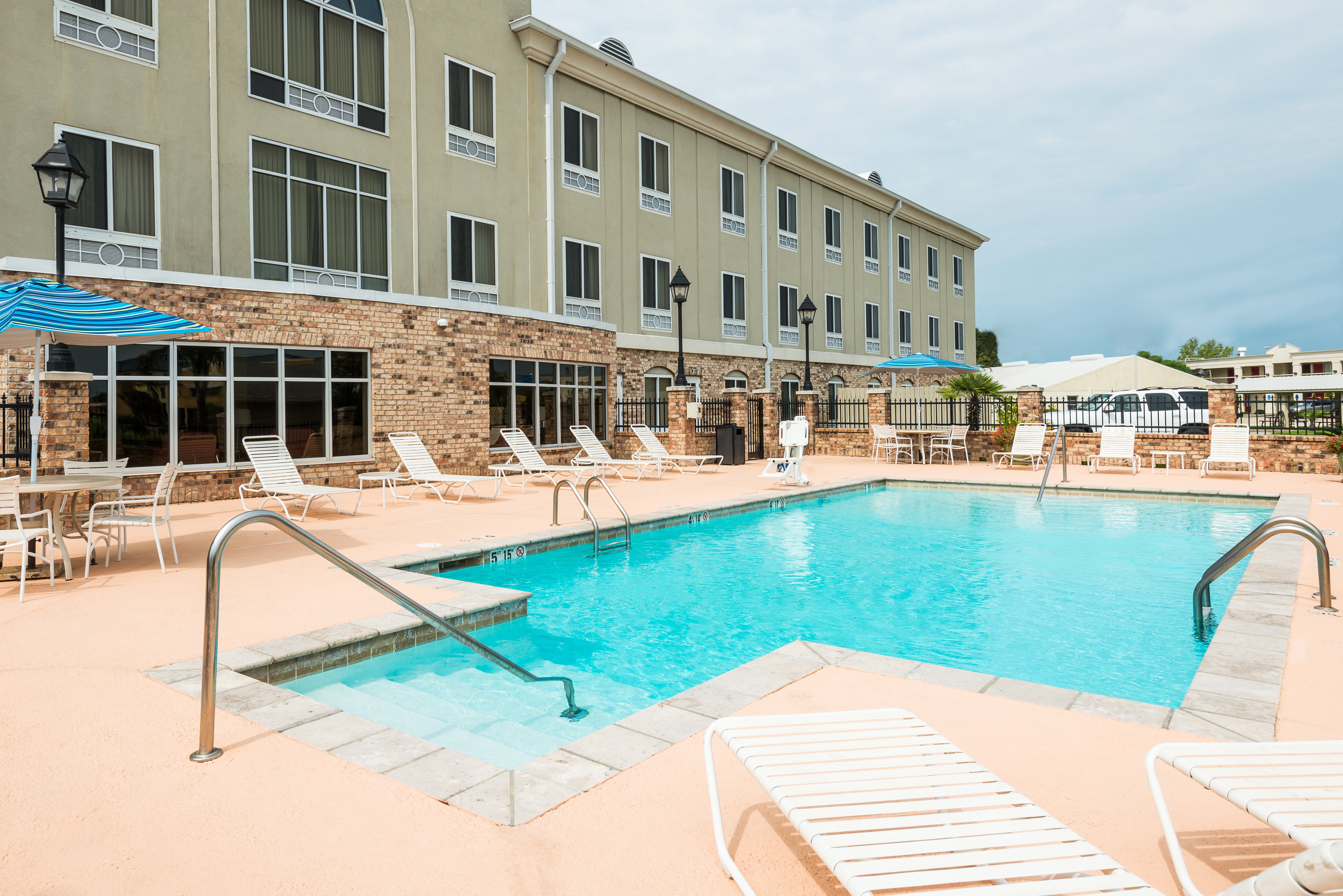Holiday Inn Express Hotel Suites New Iberia Avery Island 6/80