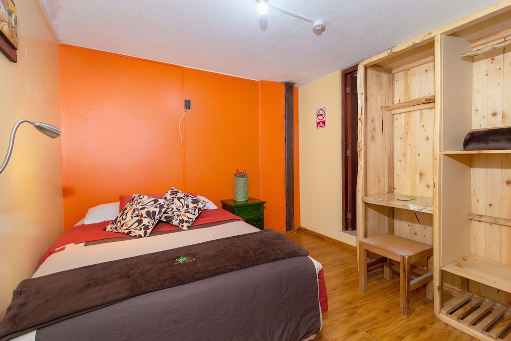 FRIENDS HOSTEL 21/78