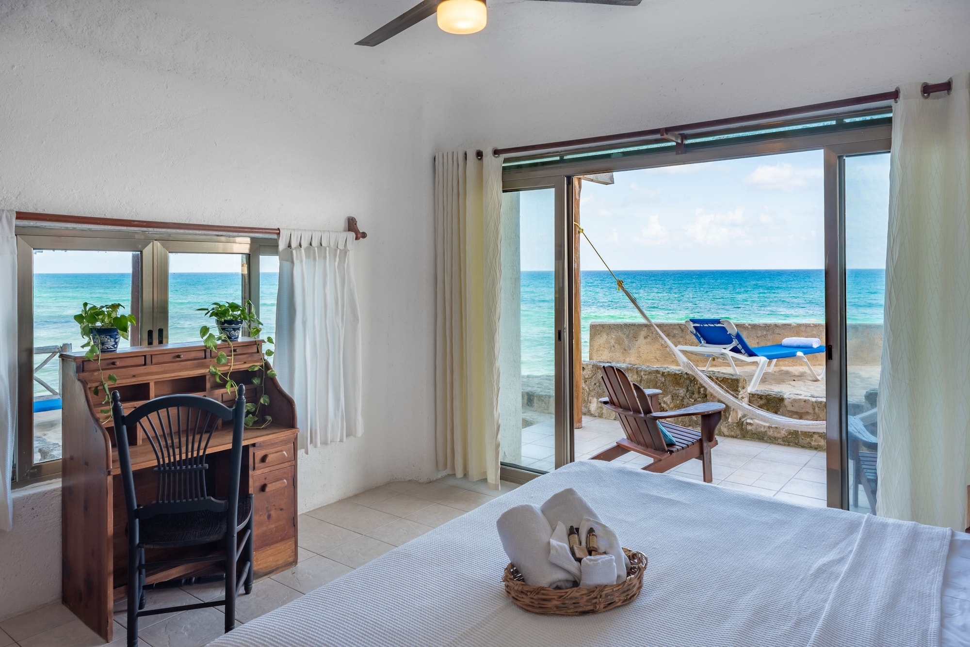 SUPERIOR, KING BED, OCEAN VIEW